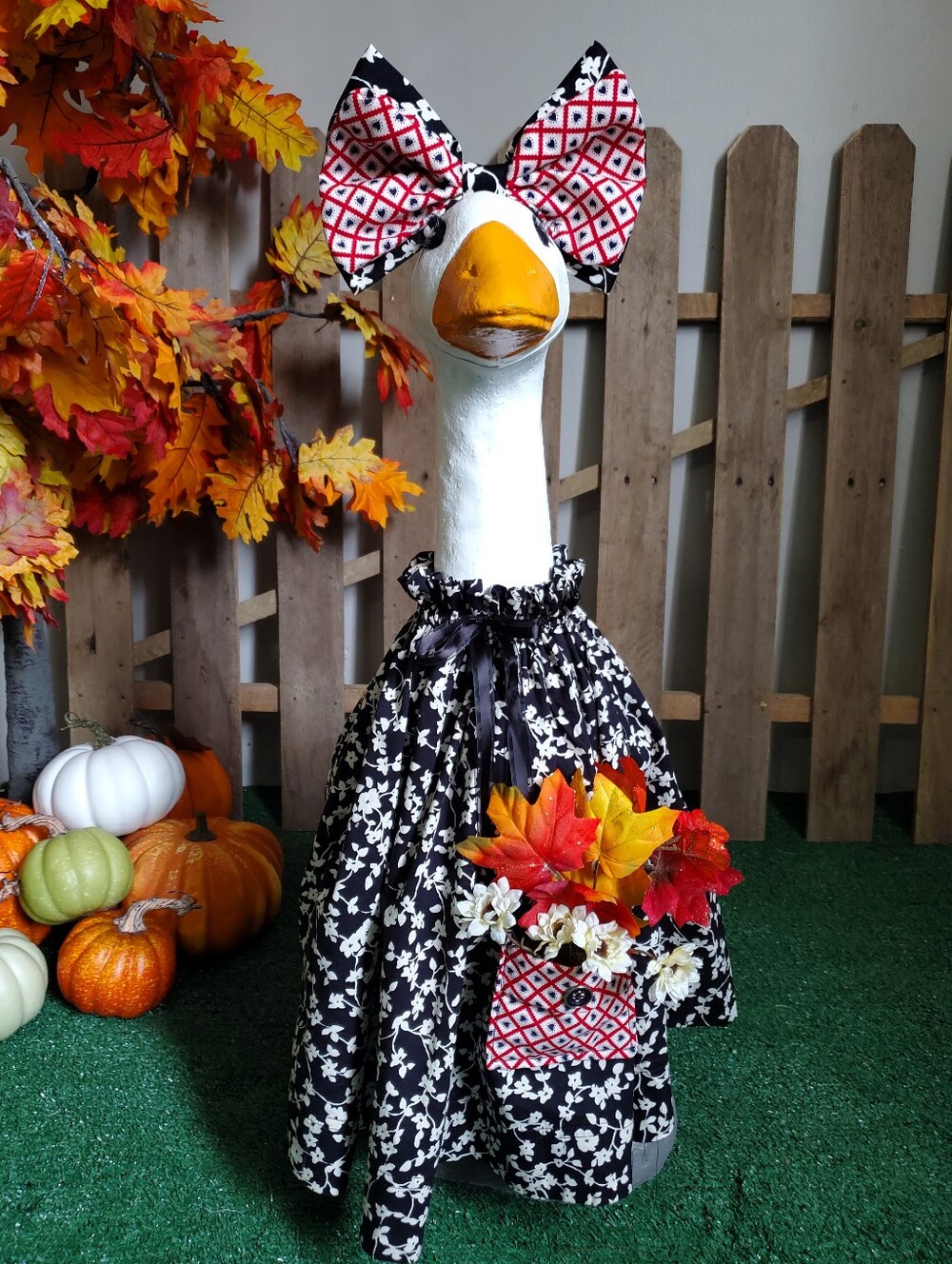 28" Large Porch Goose Dress & Bow Set